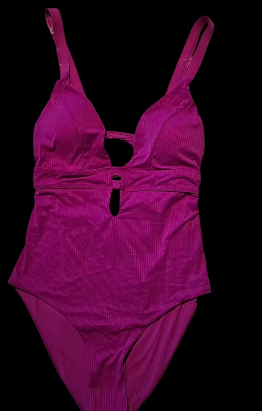 🩱Size L-Fuchsia Ribbed One-Piece Swimsuit with Front Cutouts